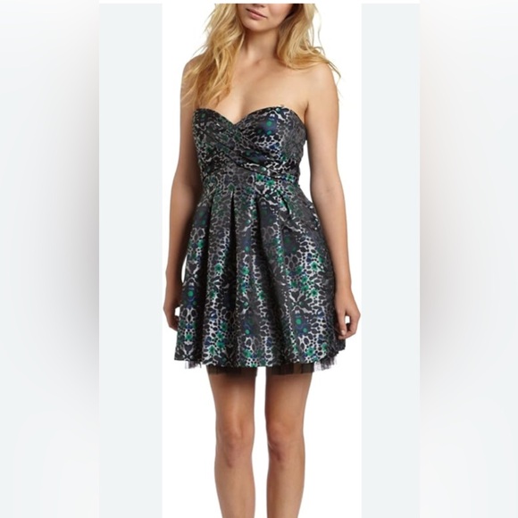 BCBG MAXAZRIA Elegant Strapless Black and Green Dress NWT size 4 - Picture 1 of 13